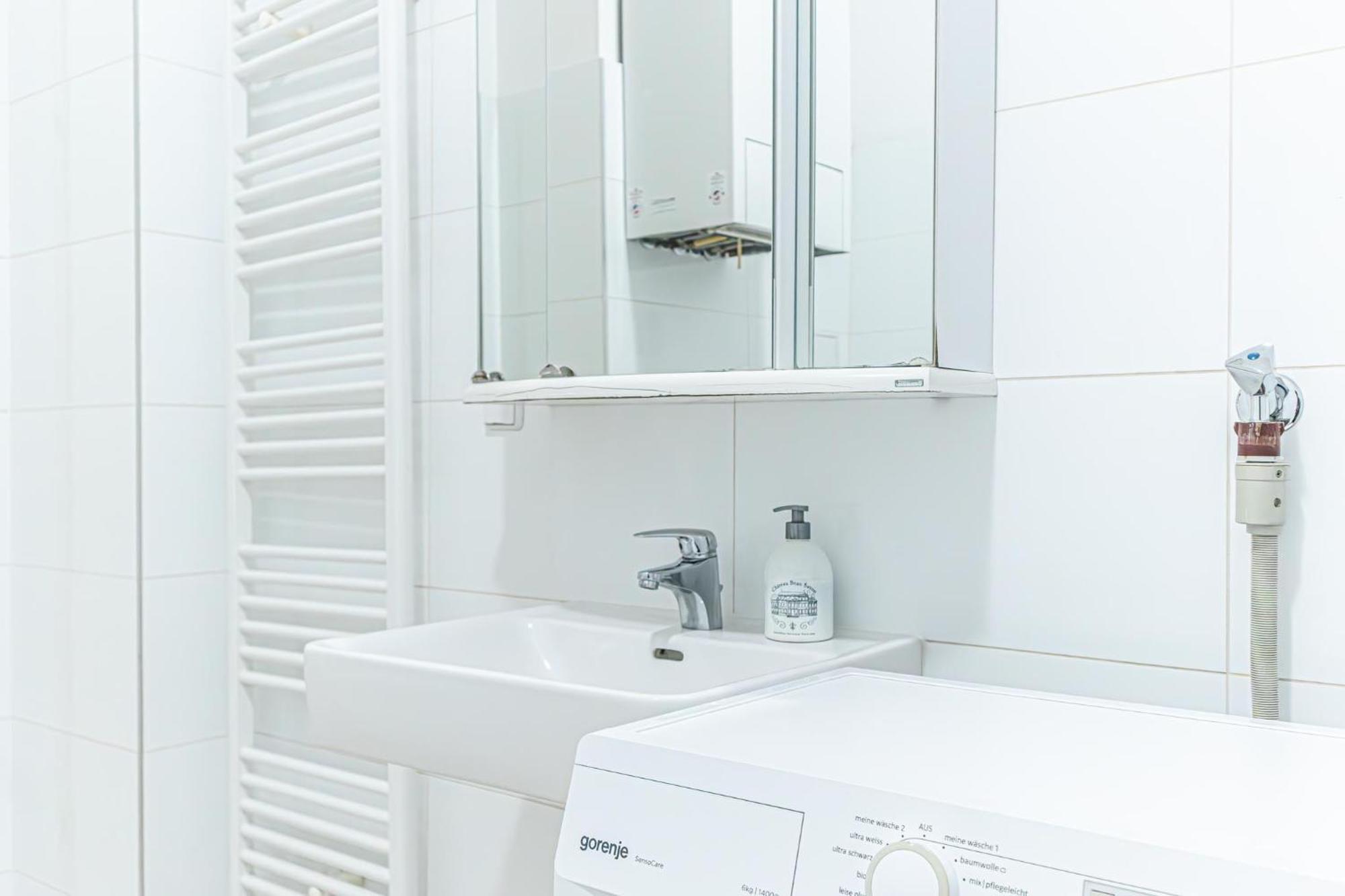 Amazing 2Br City Stay, Wiener Stadthalle Экстерьер фото