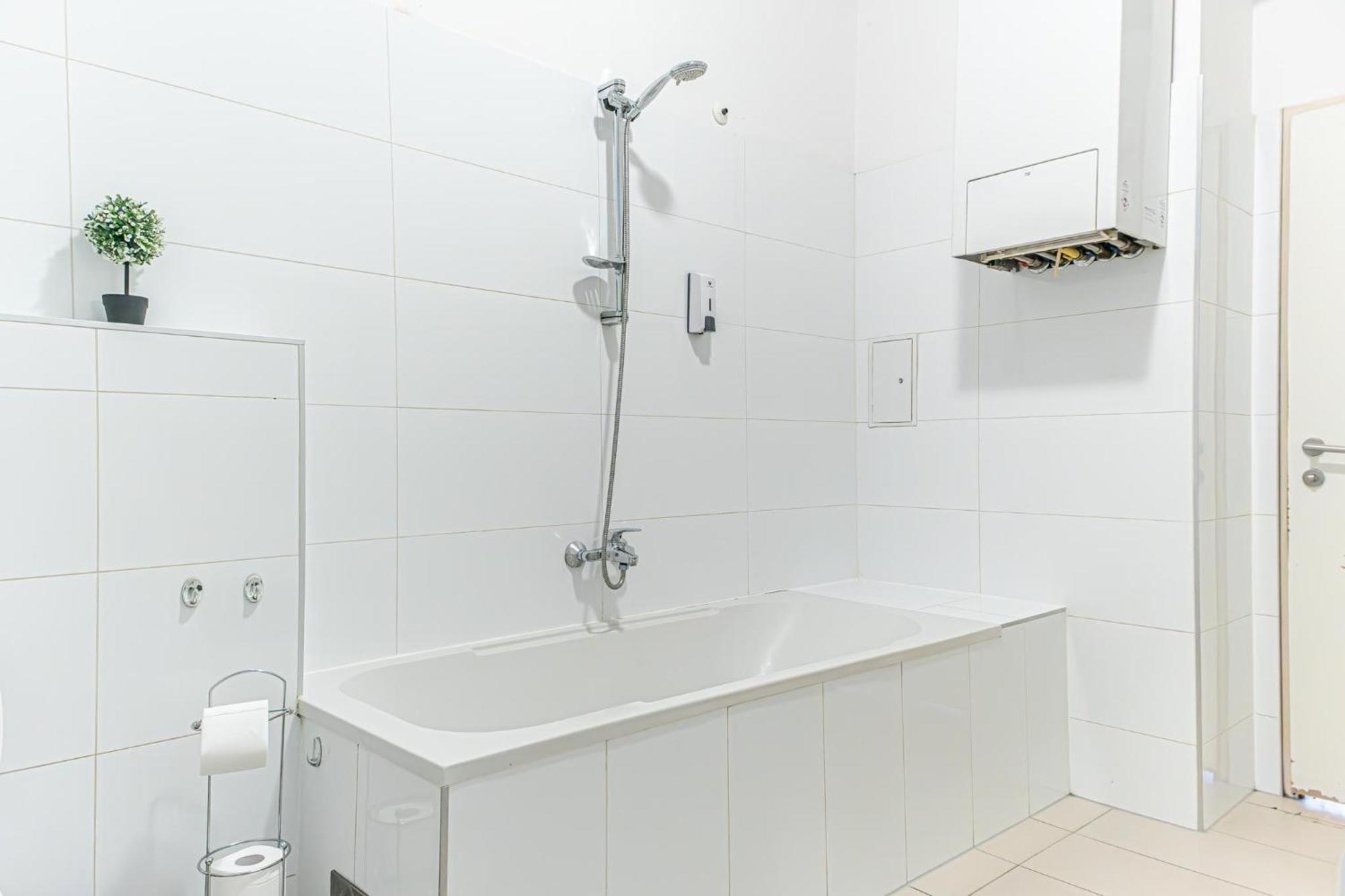 Amazing 2Br City Stay, Wiener Stadthalle Экстерьер фото