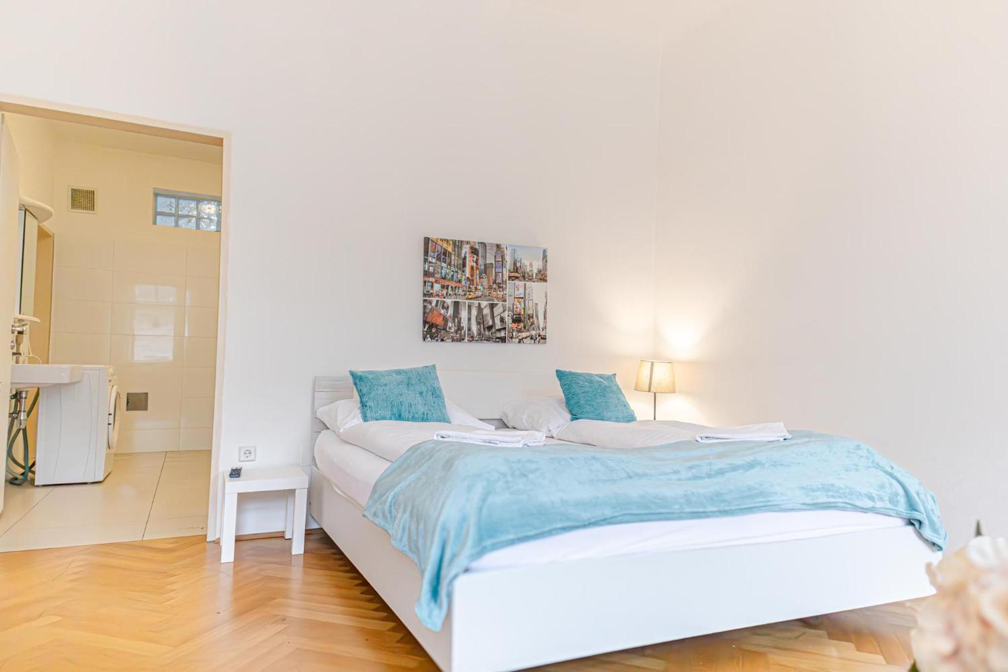Amazing 2Br City Stay, Wiener Stadthalle Экстерьер фото